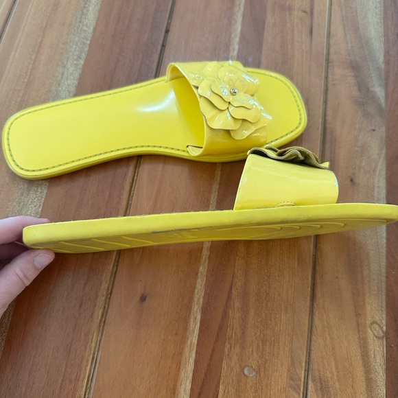 Kate Spade Yellow Floral Sandals 8 - Picture 5 of 6